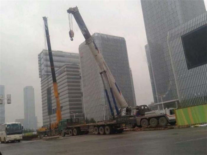 长垣市“自动找平”—— 吊车的 “平地神器” 技术