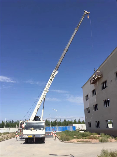 长垣市“轻装强干”—— 吊车的 “轻量化臂架” 技术